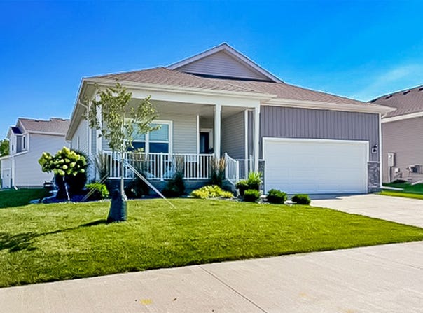 9904 NW 82nd Avenue, Johnston, IA 50131
