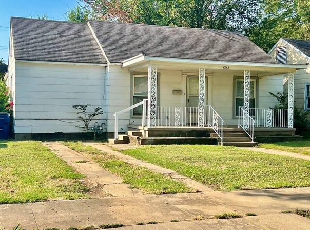 1215 W 2nd St, Coffeyville, KS 67337