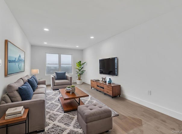 74 Broadway, Freeport, NY 11520