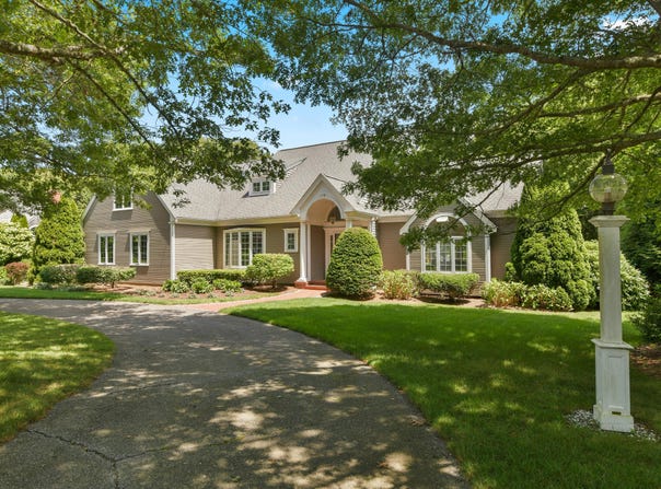 171 Flume Avenue, Marstons Mills, MA 02648