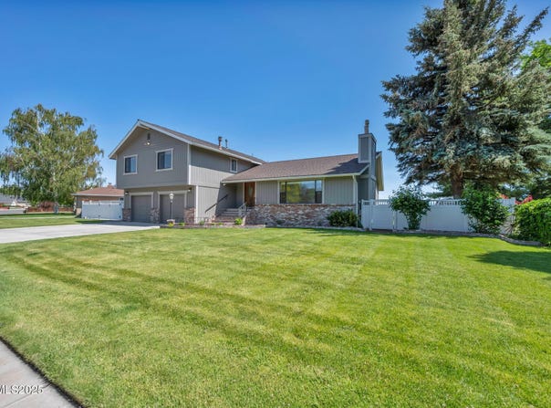1663 Mackland Avenue, Minden, NV 89423