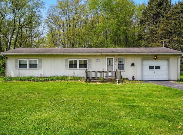 49 Orchard Rd, Wilmington Twp, PA 16142