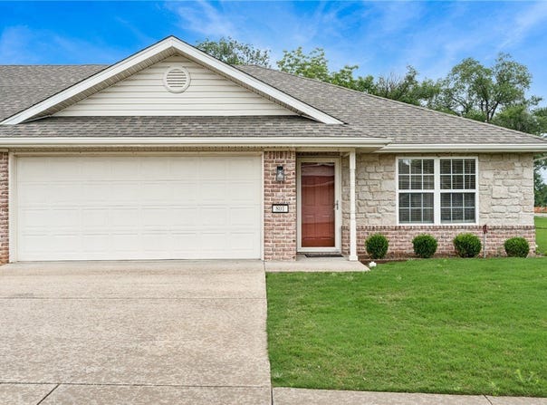 801 N 19th Street, Rogers, AR 72756