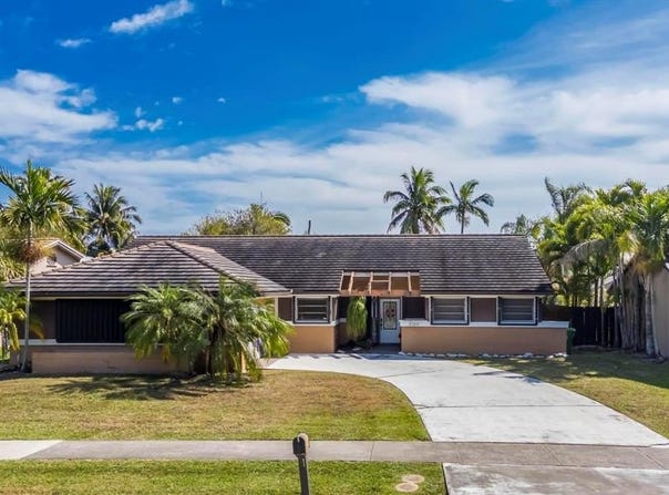 5720 W Waterford Dr, Davie, FL 33331