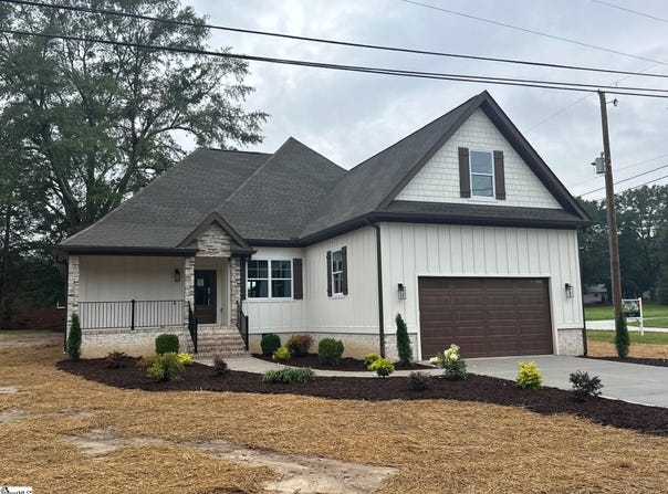 102 Sunshine Drive, Simpsonville, SC 29681
