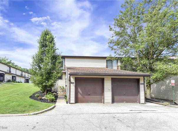14977 Pine Valley Trail, Middleburg Heights, OH 44130