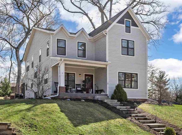 2 Wellesley Way, IowaCity, IA 52245