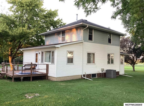 20502 Thrush Ave, MASON CITY, IA 50401