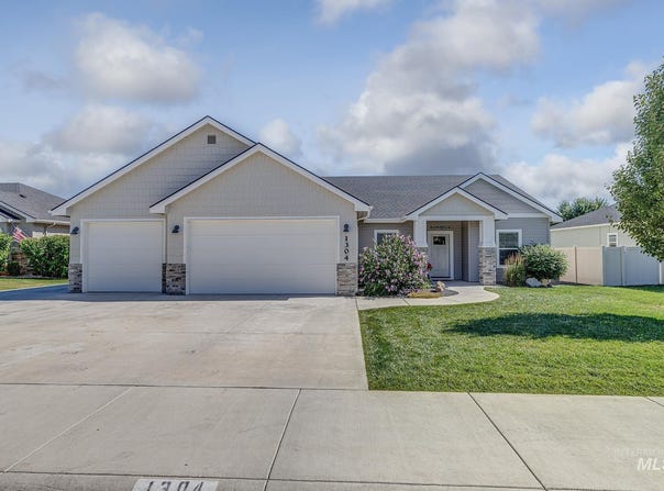1304 Cottonwood Drive, Fruitland, ID 83619