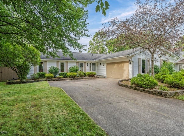 3484 Sturbridge Lane, Brunswick, OH 44212