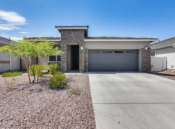 18551 W DESERT HOLLOW Drive, Surprise, AZ 85387