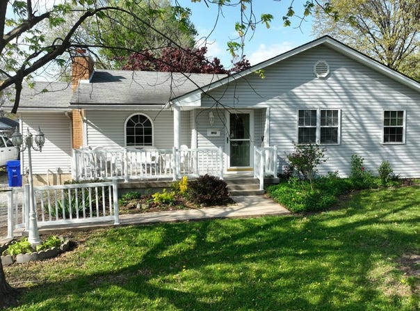 1913 E 12th St, Sedalia, MO 65301