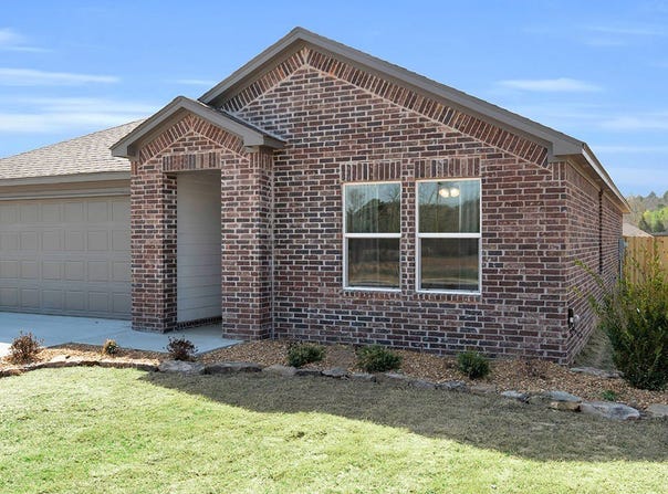 592 Oklahoma St, Farmington, AR 72730