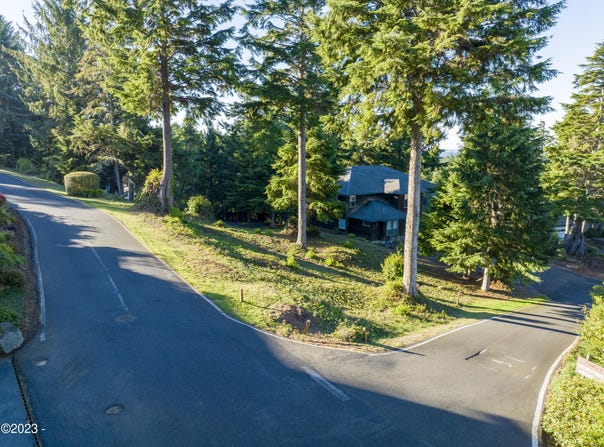 425 Surf View Drive, Gleneden Beach, OR 97388