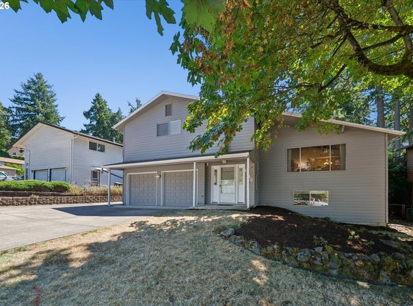 6642 OAKRIDGE Dr, Gladstone, OR 97027