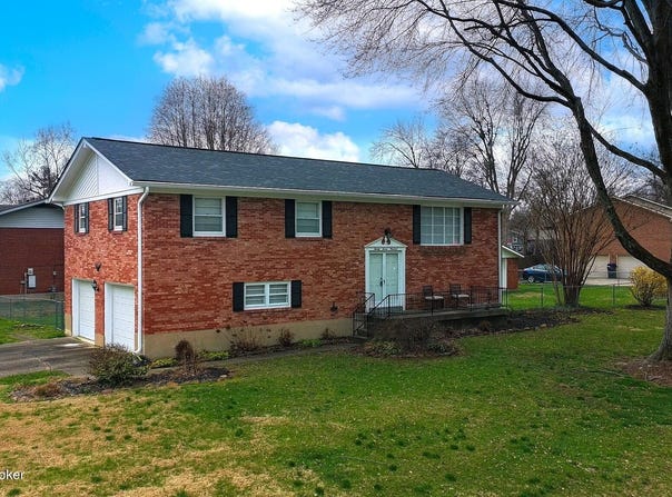 2700 Stephan Rd, Louisville, KY 40214
