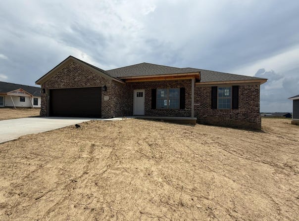 562 Middle Creek Way, Berea, KY 40403