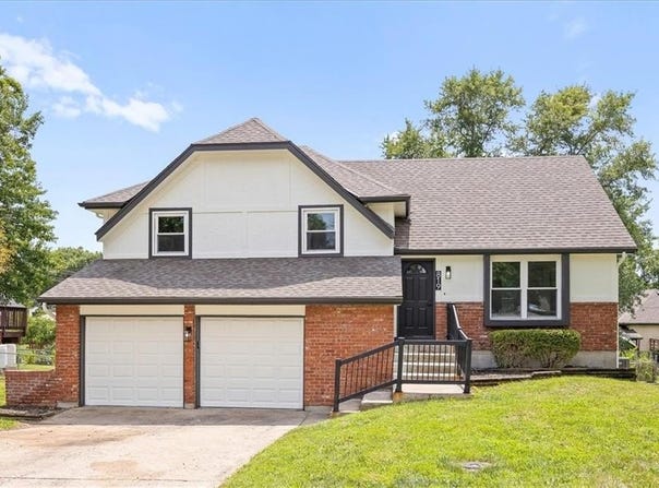 819 E Piatt Lane, Olathe, KS 66061