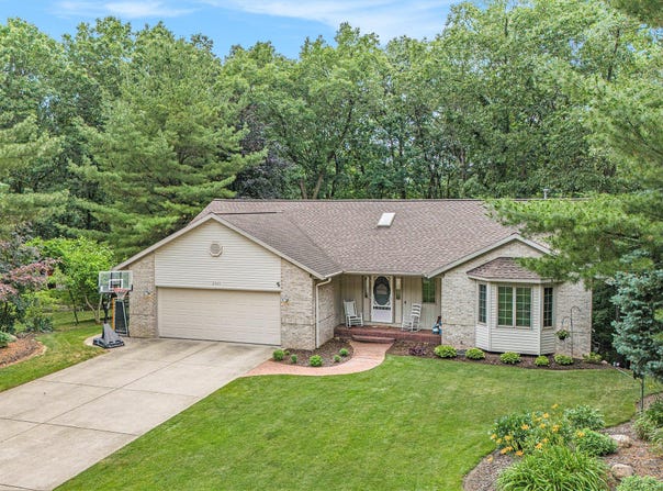 2449 Cedar Crest Lane NE, Grand Rapids, MI 49525