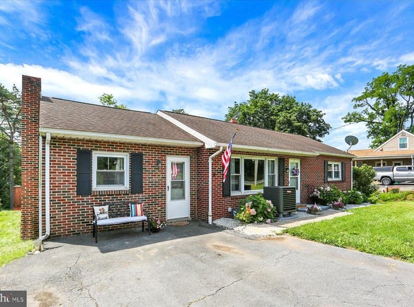 954 VALLEY ROAD, ENOLA, PA 17025