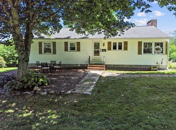 27 Park Street, Farmingdale, ME 04344