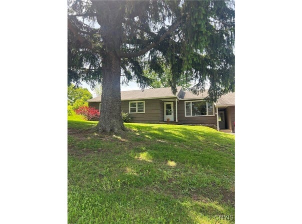 623 E Hamilton Avenue N, Sherrill, NY 13461