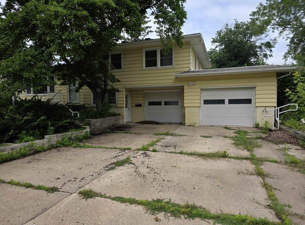 1029 W 13 Street, Cedar Falls, IA 50613