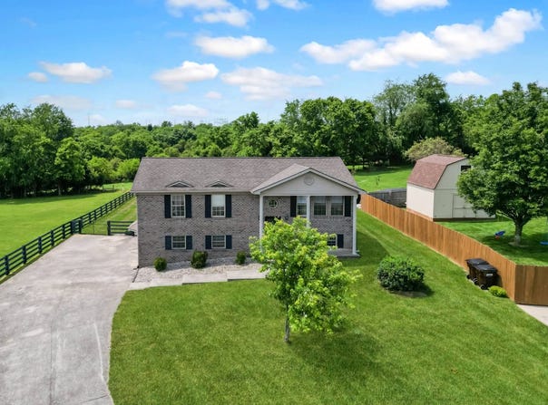 1102 Brandy Ln, Richmond, KY 40475