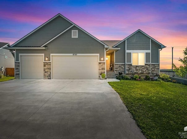 8783 N Kelliann Way, Manhattan, KS 66502