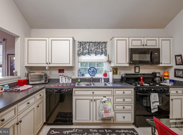135 HEATHER LANE, WYOMISSING, PA 19610