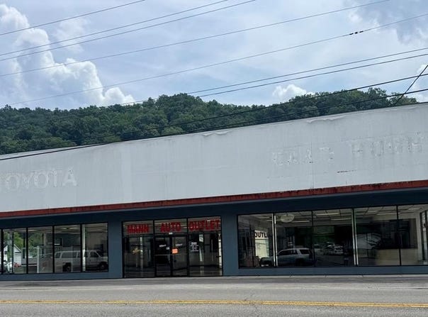 912 South Lake Drive, Prestonsburg, KY 41653