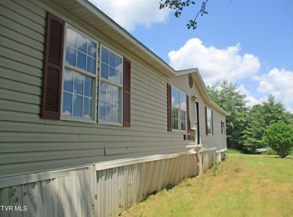 6927 Moccasin Valley Road, Lebanon, VA 24266