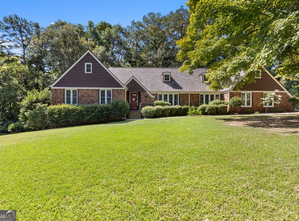 42 Oak Creek, Toccoa, GA 30577
