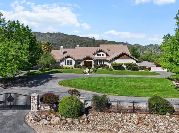15320 Middletown Park Drive, Redding, CA 96001