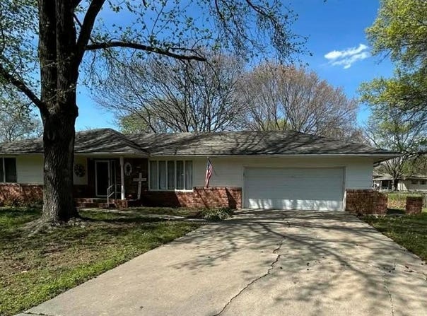 403 Fireside Drive, Arma, KS 66712