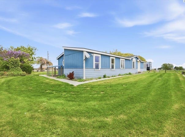 201 Clover Ln, Pasco, WA 99301