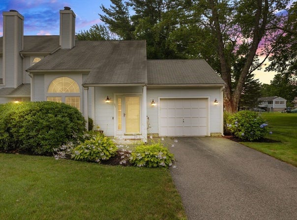 31 E Glen Dr, Taunton, MA 02780