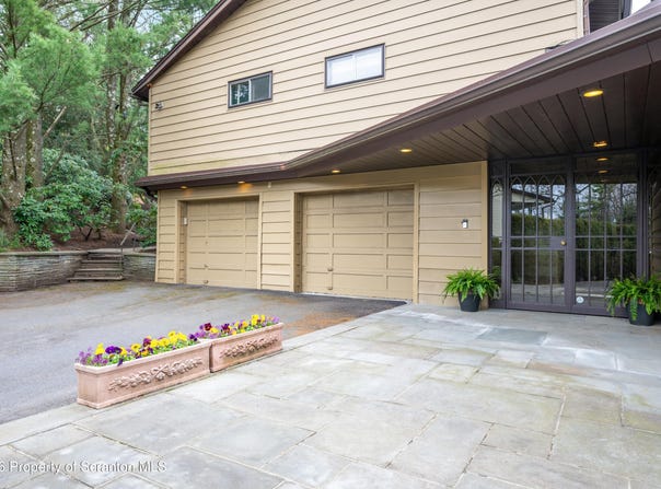 20 Pen-Y-Bryn Drive, Scranton, PA 18505