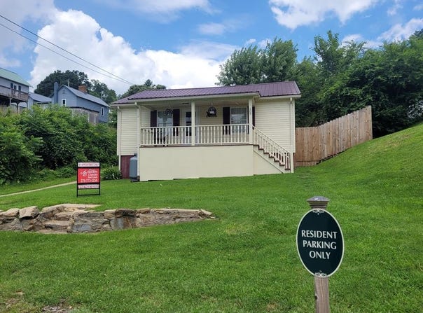 509 Riverview Ave, Fries, VA 24330