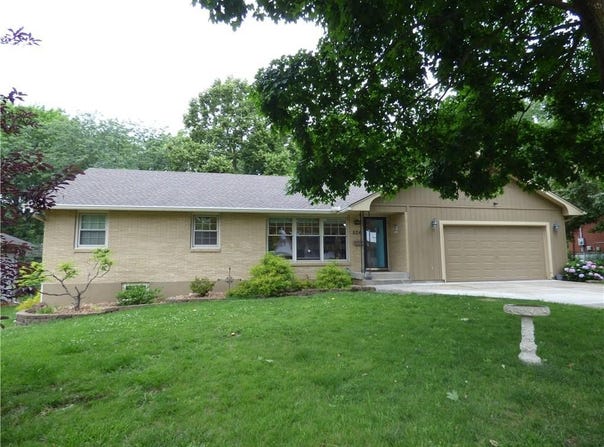 506 NE Magnolia Street, Lee's Summit, MO 64063