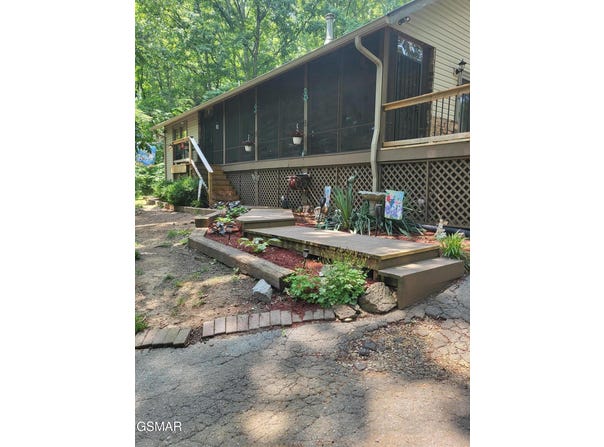 928 E Cross Road, Dandridge, TN 37725