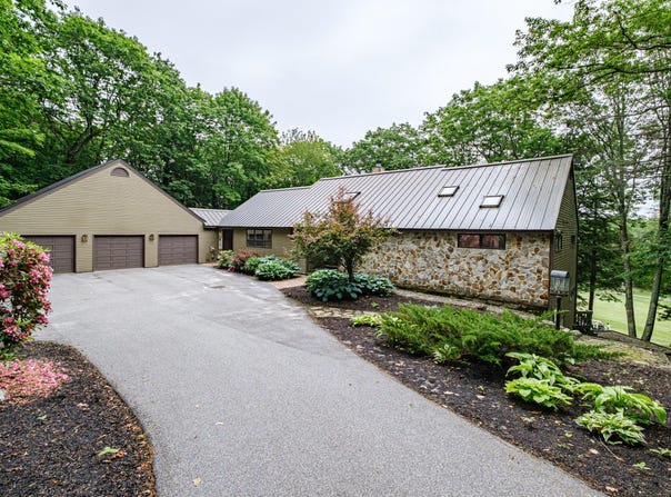 15 Inverness Road, Falmouth, ME 04105