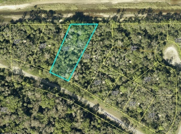 558 Lakeridge Boulevard, Lehigh Acres, FL 33972