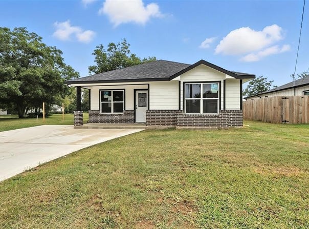 508 Woodlawn Street, Sulphur Springs, TX 75482