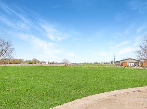114 Fox Run Court, Leroy, IL 61752