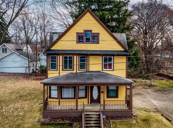 1364 W Wooster Road, Barberton, OH 44203
