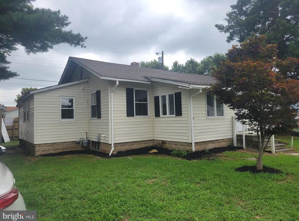239 E ST, CARNEYS POINT, NJ 08069