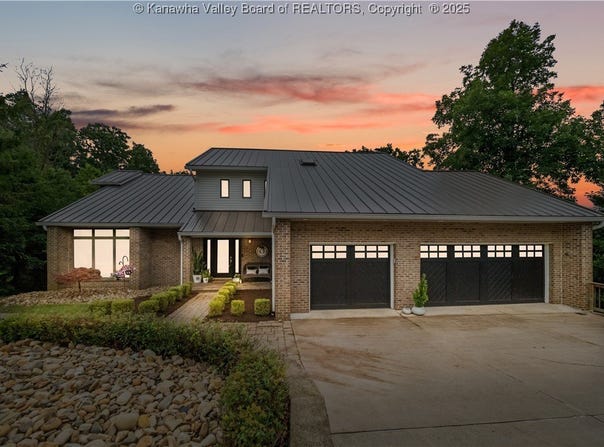 137 Summit Ridge Road, Hurricane, WV 25526