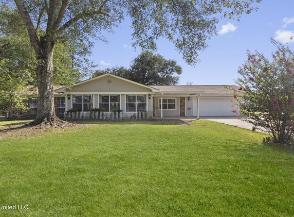 5900 Lochness Circle Circle, Ocean Springs, MS 39564