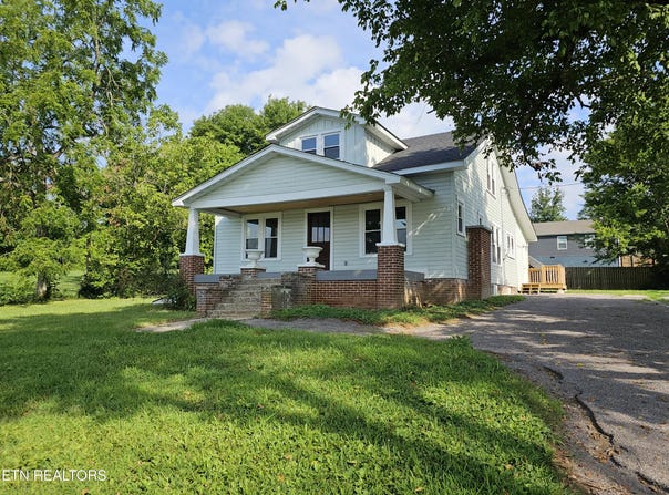 402 Church St, New Tazewell, TN 37825